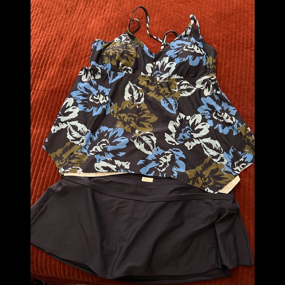 Kona Sol swimsuit L top/ XL bottom